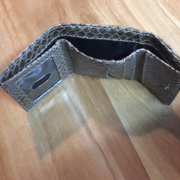 Guess snake skin looking wallet - Picture 4 of 5
